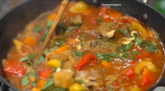 Нежная индейка в гурманской подливе