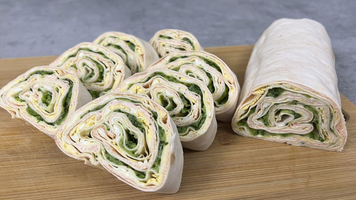 Необыкновенно вкусный рулет из лаваша, который не размокает даже на следующий день