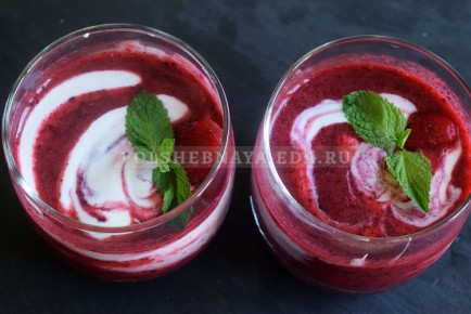 Ягодно-творожный смузи