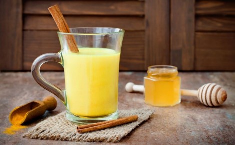 Куркума в тёплой воде: что работает и что важно помнить