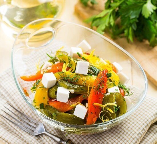 Салат из печеного перца: легкость и яркость на праздничном столе