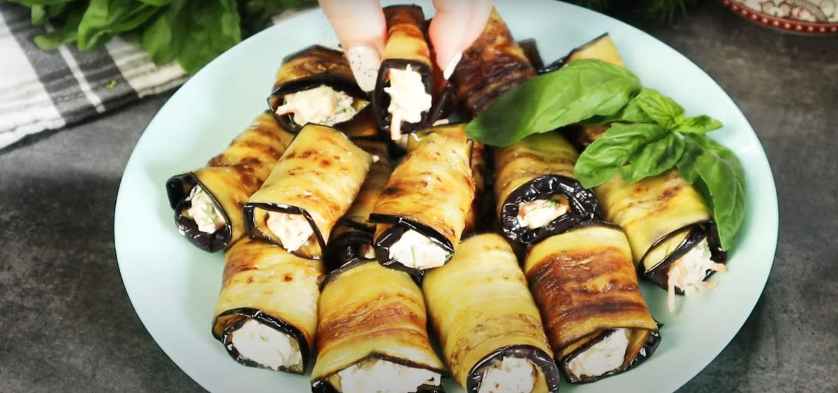 Невероятные рулетики из баклажанов, которые покорят ваше сердце