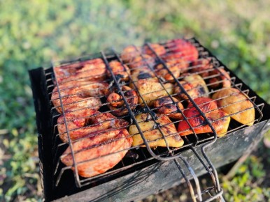 Приготовьте роскошный шашлык из рыбы на мангале