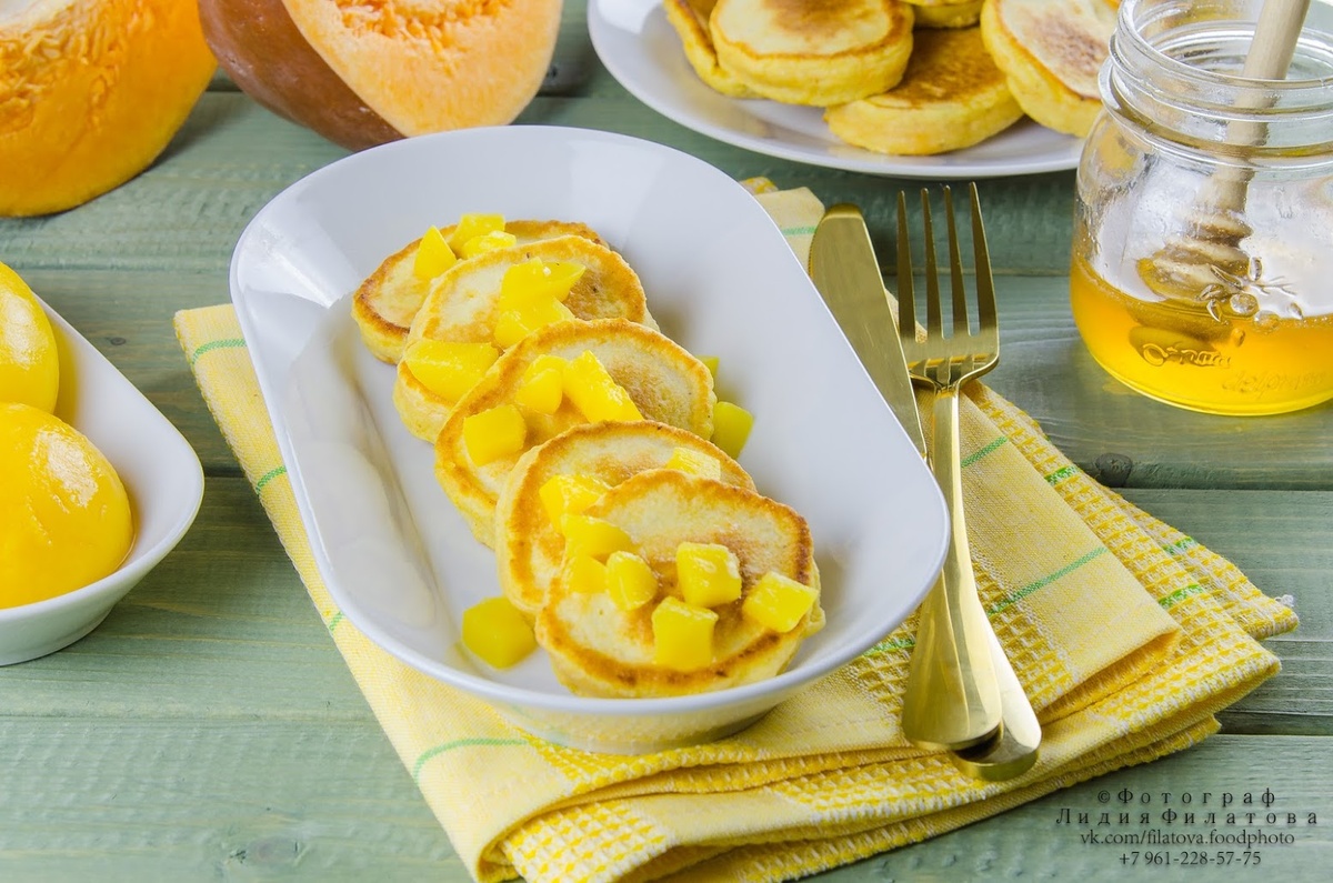 Согревающие тыквенные оладьи с персиками для уютного утра