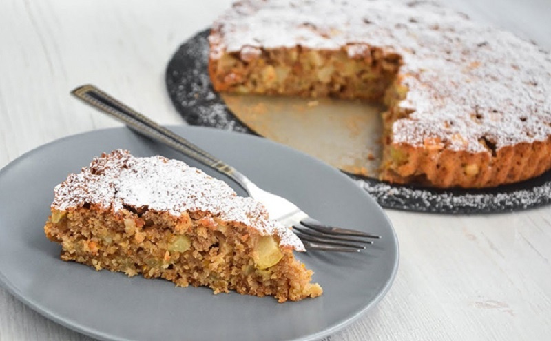 Яблочный пирог с овсянкой: сочная классика с греческим акцентом