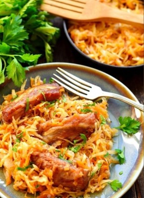 Тушеная капуста с рёбрышками: Идеальное сочетание вкуса и аромата