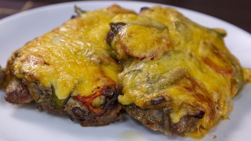 Мясо по-французски с солеными огурцами: как приготовить по-новому