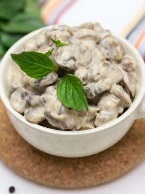 Простой ужин: грибы в сливках для уютного вечера