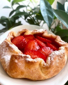 Вкусная творожная галета с клубникой: секреты приготовления