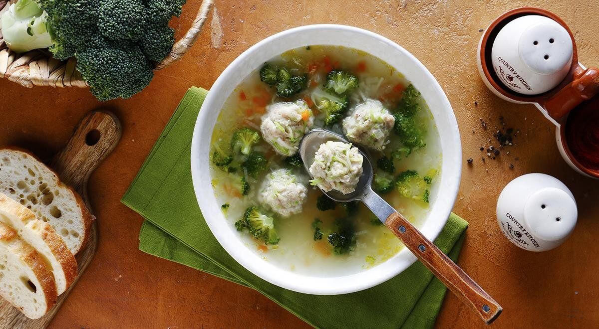 Суп с фрикадельками из куриного фарша для всей семьи