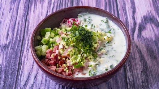 Летняя окрошка на кефире: освежающий вкус и простота приготовления