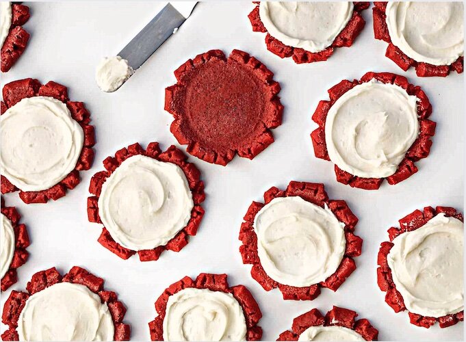 Печенье в стиле "Красный бархат": яркий десерт для уютного вечера