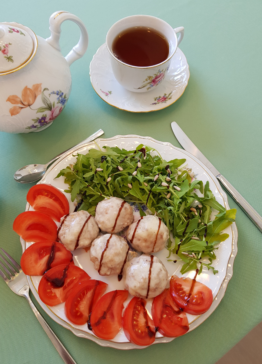 Нежные фрикадельки с оригинальным луковым соусом