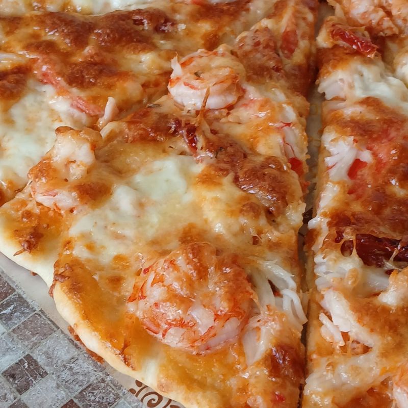 Совершенная пицца с морепродуктами и вялеными томатами