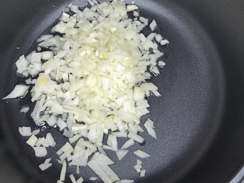 Простой и вкусный ужин для всей семьи: фарш в соусе к гарниру