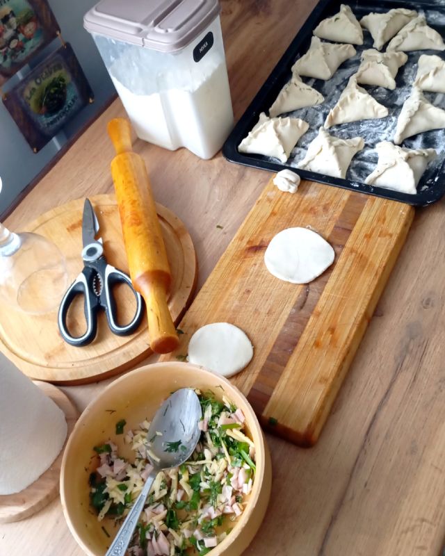 Вкусные воскресные угощения: пирожки, голубцы и десерт из дыни