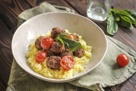 Мясные фрикадельки с помидорами черри: простой и вкусный ужин