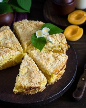 Нежный пирог с абрикосами и творогом: идеальный десерт для вашего стола