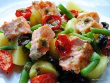 Теплый салат с лососем: просто, вкусно и питательно