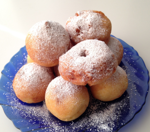 Нежные творожные пончики: простое и вкусное лакомство