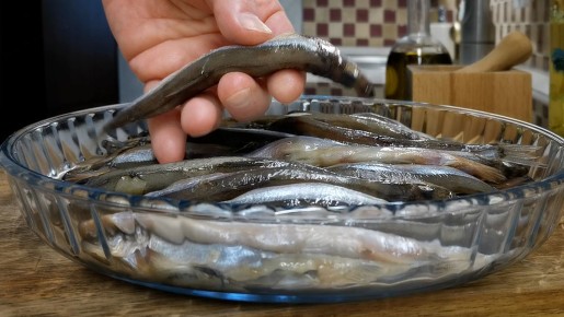 Легкое запеченное наслаждение: как приготовить мойву без лишних хлопот