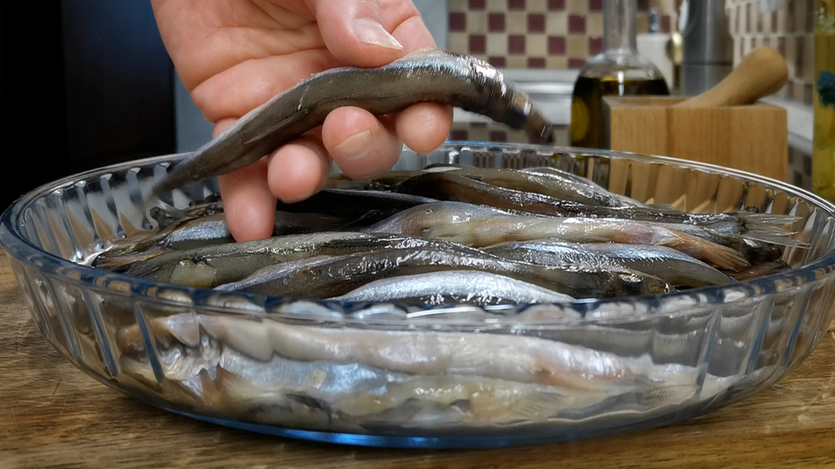 Легкое запеченное наслаждение: как приготовить мойву без лишних хлопот