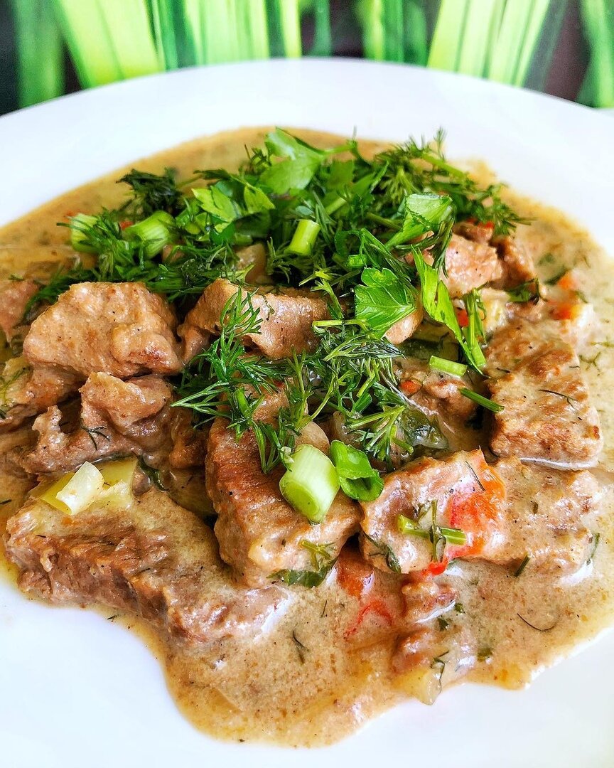 Современный взгляд на классический бефстроганов