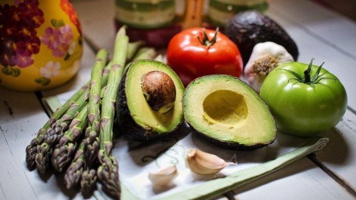 Как сохранить свежесть авокадо: простые лайфхаки для идеального хранения