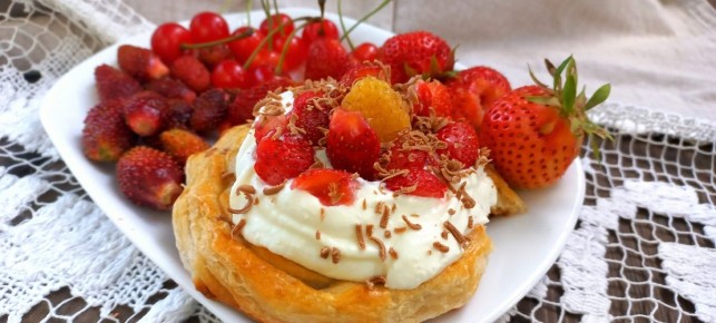 Легкий десерт для пикника: порадуйте всех вкусными слойками