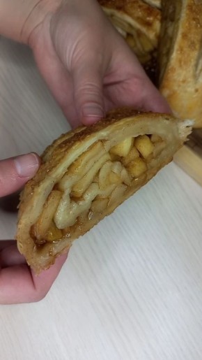 Уютное восхищение: рулет с яблоками и корицей