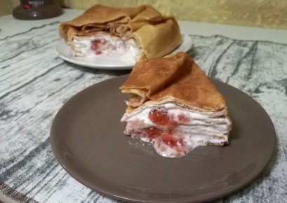 Нежный блинный торт со сметанным кремом: просто и вкусно