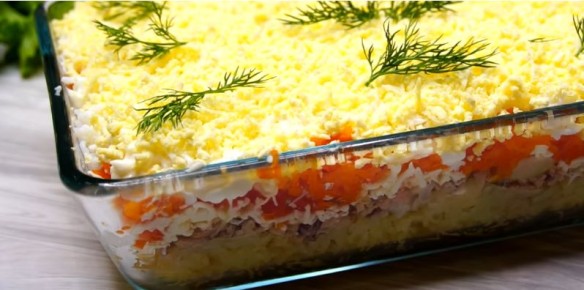 Салат 'Мимоза': уют в каждом слое