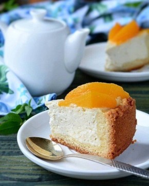 Нежный пирог с творогом и персиками – идеальный десерт для любого случая