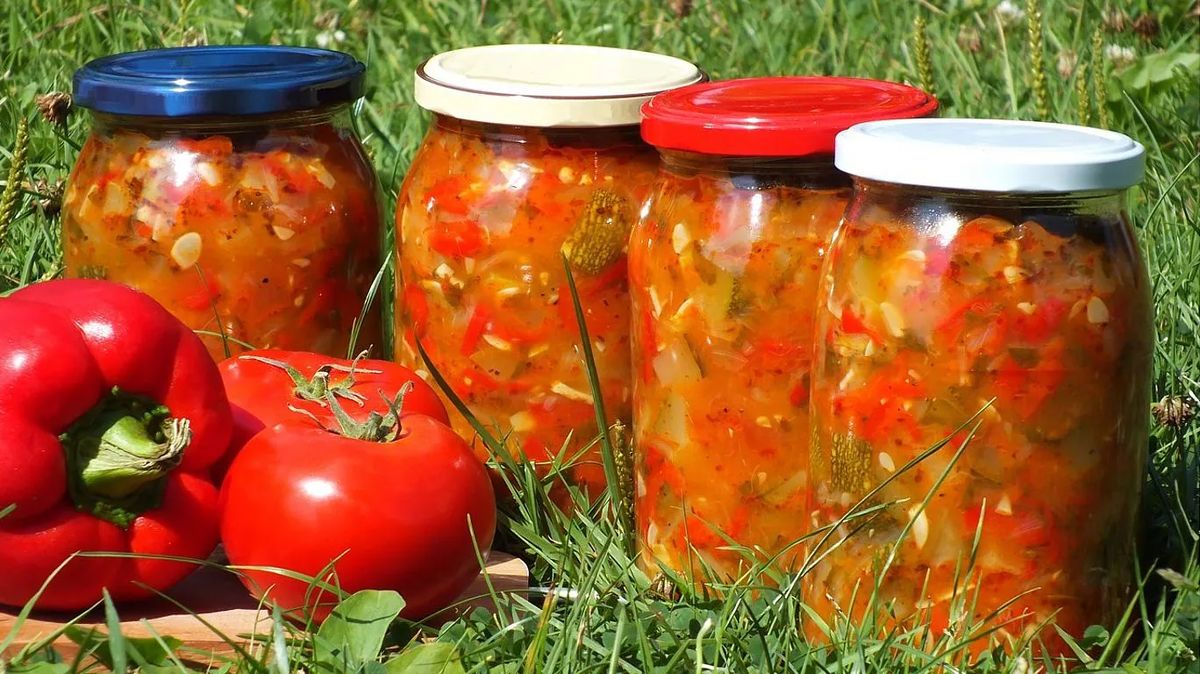 Яркие кабачковые заготовки: пошаговый рецепт с перцем и чесноком на зиму