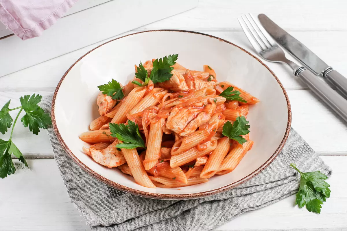 Пенне «Виченца»: идеальный ужин с индейкой и томатным соусом