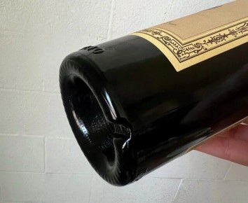 Что скрывает выемка на дне бутылки вина и шампанского