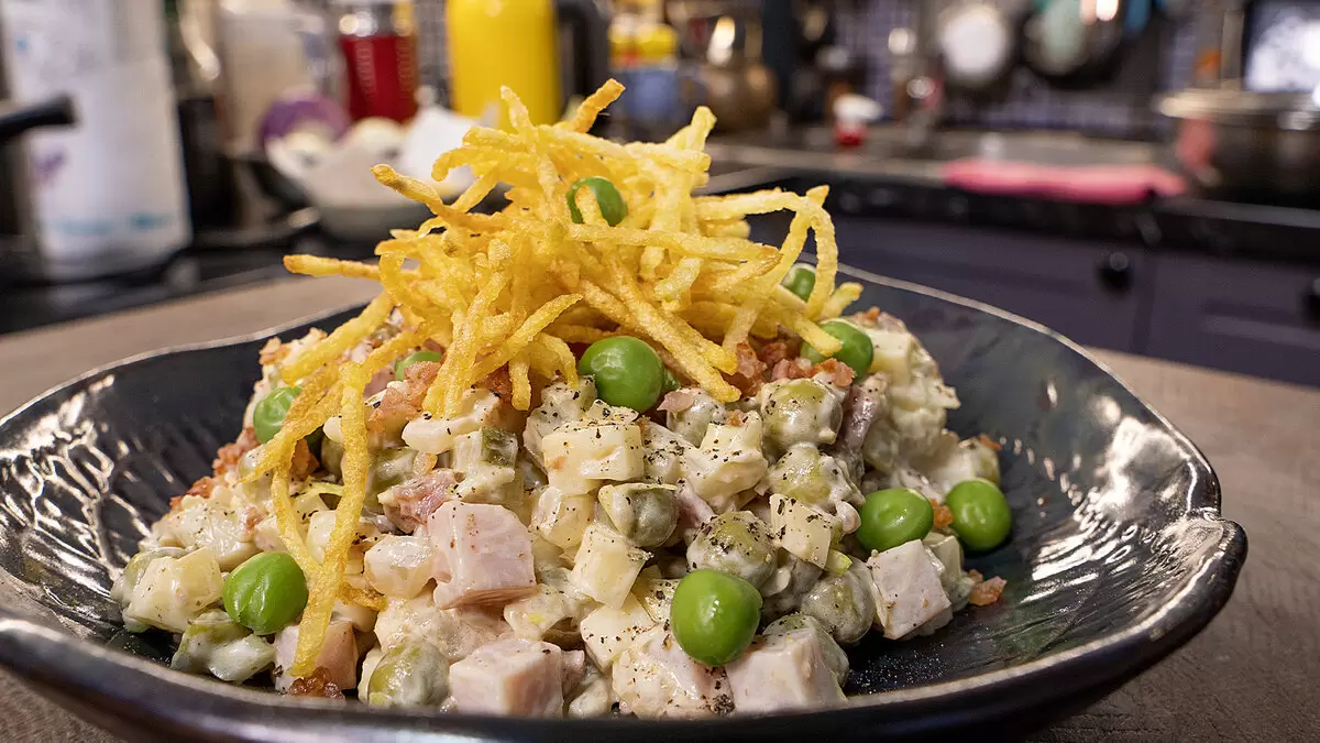 Открытие новогоднего стола: удивите гостей необычным салатом