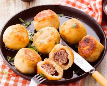Нежные картофельные шарики с мясной начинкой: простой рецепт на все случаи жизни