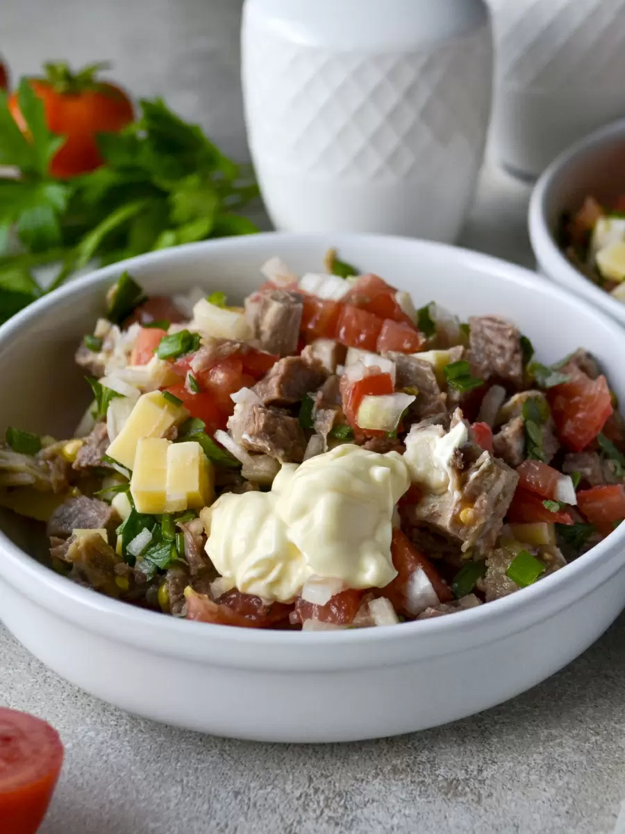 Вкусный салат для любого праздника: простота и изысканность в одном рецепте