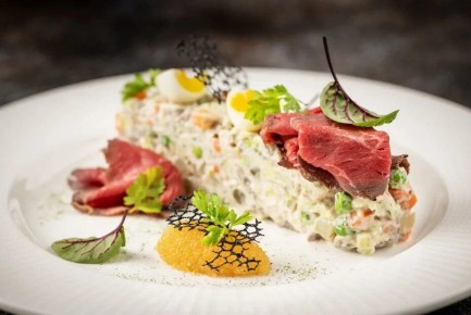 Изумительный русский салат с телятиной и щучьей икрой