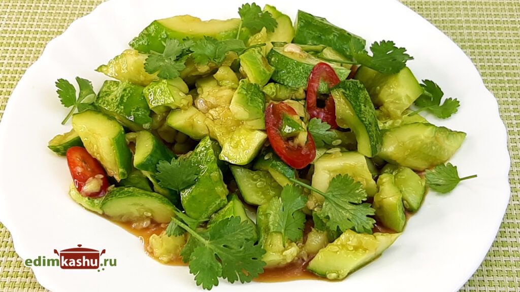 Салат Битые огурцы: быстро, просто и вкусно