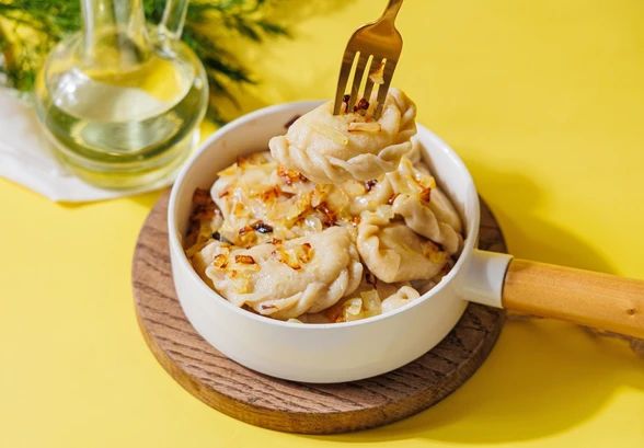 Как приготовить бюджетные вареники с картошкой и луком всего за 100 рублей